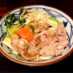 Marugame Seimen - 鴨すきうどん。
                        焼き目がいい感じ♪