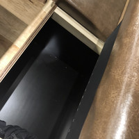 ヤキニク甲 - 椅子の下に荷物置き