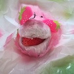 和菓子司　亀田屋 - いちご大福180円