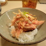 京味 - 名物にうまいもんありっ！しゃけはらすご飯