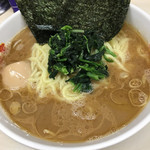 ラーメン 町田家 - ラーメン中盛(820円) + 味玉(80円)