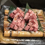 炭火焼肉 BuZZ - 