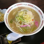 定食屋ジャンケンポン - ちゃんぽん￥650。野菜がしんなりするまで炒められているので、食べてみると見た目以上にボリューミーらしいです。