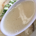博多 豚十郎 - 塩豚骨スープ