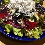 ヤマヤ鮮魚店 弥平 - しらすサラダ