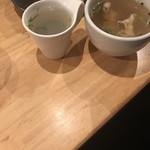 ぎょうざ 歩兵 - しじみのエスプレッソと鳥と生姜のスープ