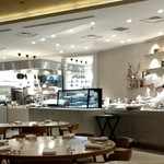 Southern Tower Dining - 店内