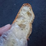 ラ モワッソン - たまたま最後に残ってたガーリックトースト♪めちゃうま！