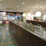 瀬戸うどん - お隣とつながっている店内の様子。