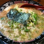 無鉄砲  - 豚骨ラーメン（こってり、麺普通、ネギ多め）