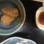 居酒屋えん - お通し 豚のたった揚げ 甘辛が美味い