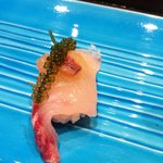 たつみ寿司 - 鯛、アンチョビと海ぶどうのせ