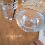 リゾッテリア コバトヤ - オサレなお水のグラス（奥は子ども用）