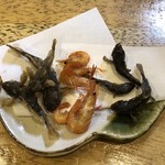旬ものと日本酒 とみ笑 - かじかと手長えびの唐揚げ