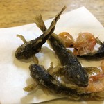 旬ものと日本酒 とみ笑 - かじかと手長えびの唐揚げ