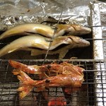 旬ものと日本酒 とみ笑 - 鮎と車海老の頭