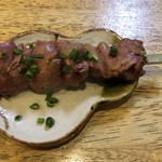 旬ものと日本酒 とみ笑 - 鶏白レバーレア焼