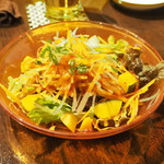 赤い壺 - ピリ辛サラダ（＋１）