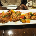 赤い壺 - 鶏肉と野菜のピリ辛グリル（＋５）