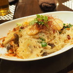 赤い壺 - エビとキノコのピリ辛チャプチェ（＋４）