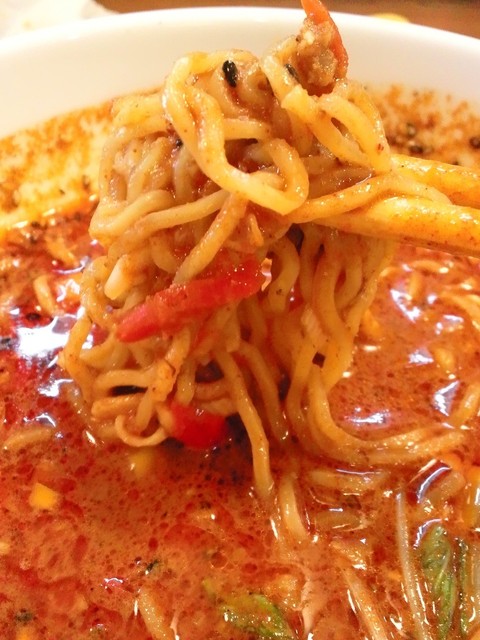 担担麺専門店 弘麺 - 麺に絡まる唐辛子がステキ♪