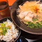 Udon Tsurukoshi - ご飯セット 肉うどん、しらすご飯