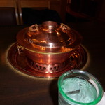 しゃぶ禅 - 　しゃぶしゃぶ調理用の金色の貴重な鍋です。