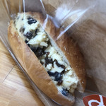 手作りハムとパンの店 こぶたのしっぽ - レーズンバターサンド