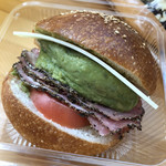 手作りハムとパンの店 こぶたのしっぽ - ワカモレペッパーシンケンサンド