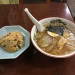 ラーメン さくらっ娘 - ★桜セット（850円）★餃子待ち。これだと750円(笑)
