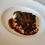 クラリタ ダ マリッティマ - やまゆり牛頬肉の赤ワイン煮込みふきのとう風味パルミジャーノチーズのリゾット添え