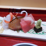 銀座 しのはら - 曲水の宴をモチーフにした器、島根まぐろ、さわら松前漬、ふぐ