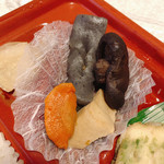 Honke Kamadoya - 日替り煮物(5品)
                      人参、こんにゃく、フキ、高野豆腐、椎茸