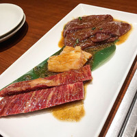 焼肉 大貫 - 手前からハラミ、上ミノ、レバー