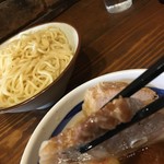 東池袋 大勝軒 - 2枚目のﾁｬｰｼｭｰ断面