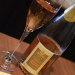 ワインバー バッカス - ハッピーアワーセット（１，１００円＋１５０円）の『ブルエット・ロゼ・ブリュット』