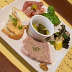 ワインバー バッカス - ハッピーアワーセット（１，１００円＋１５０円）の『盛り合わせ』