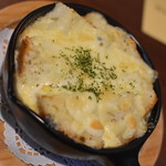 ワインバー バッカス - 熱々のパングラタン、ゴルゴンゾーラソース（８００円）