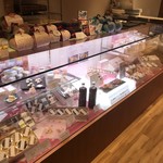 パティスリー カンセンドウ - 店内写真(ショーケース)