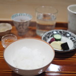 津の守坂 小柴 - 白ご飯とご飯のお供（いくら・おかか・ちりめん山椒）