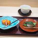 津の守坂 小柴 - つばき餅　いちごとポンカンのジュレ寄せ