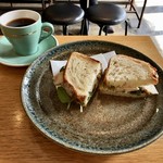 モジョコーヒー - チキンアボカド・サンド＆アメリカーノ