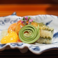 津の守坂 小柴 - 閖上の赤貝　子持ち昆布　黄身酢　出汁ジュレ