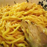 歌志軒 - 油ぎっている麺　でも割にあっさり