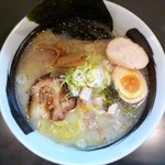 らーめん豚の都 - ノーマル塩ラーメンのアップ