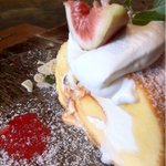 SUZU CAFE - 無花果とキャラメルナッツのミルキーロール