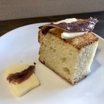 ナガタ店 - 自家製パン、アンチョビバターのせ