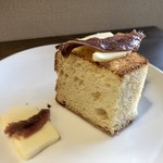 ナガタ店 - 自家製パン、アンチョビバターのせ