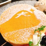 PANCAKE ROOM 京都タワーサンド店 - パンケーキには五山送り火「大文字」