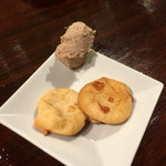 肉山 - 10．ポンデケージョと豚肉のリエット